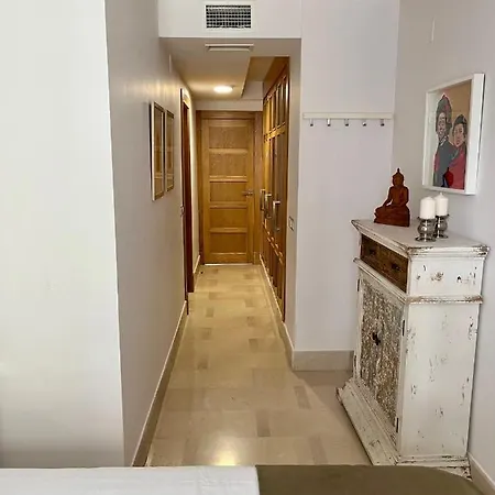 Apartment 1d Brand New Downtown Sevilla, Azofaifo Street