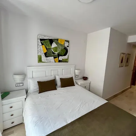 Apartment 1d Brand New Downtown Sevilla, Azofaifo Street *